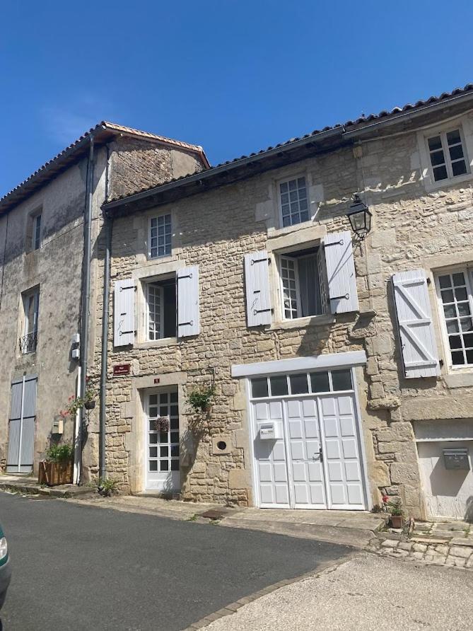 The Wild Geese Bed & Breakfast Nanteuil-en-Vallee ภายนอก รูปภาพ